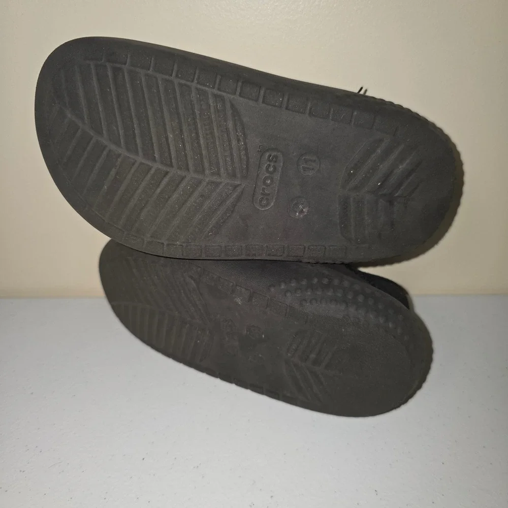Crocs Kids Classic Neo Puff Lined Slipper Black Quilted Slip On Shoe Moc Size 11
